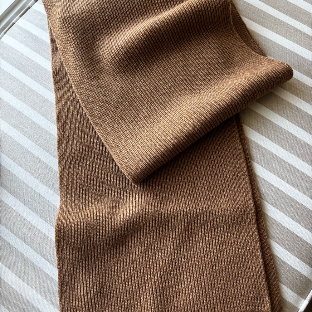 Theory Soft Ribbed Cashmere Scarf in Camel Brown